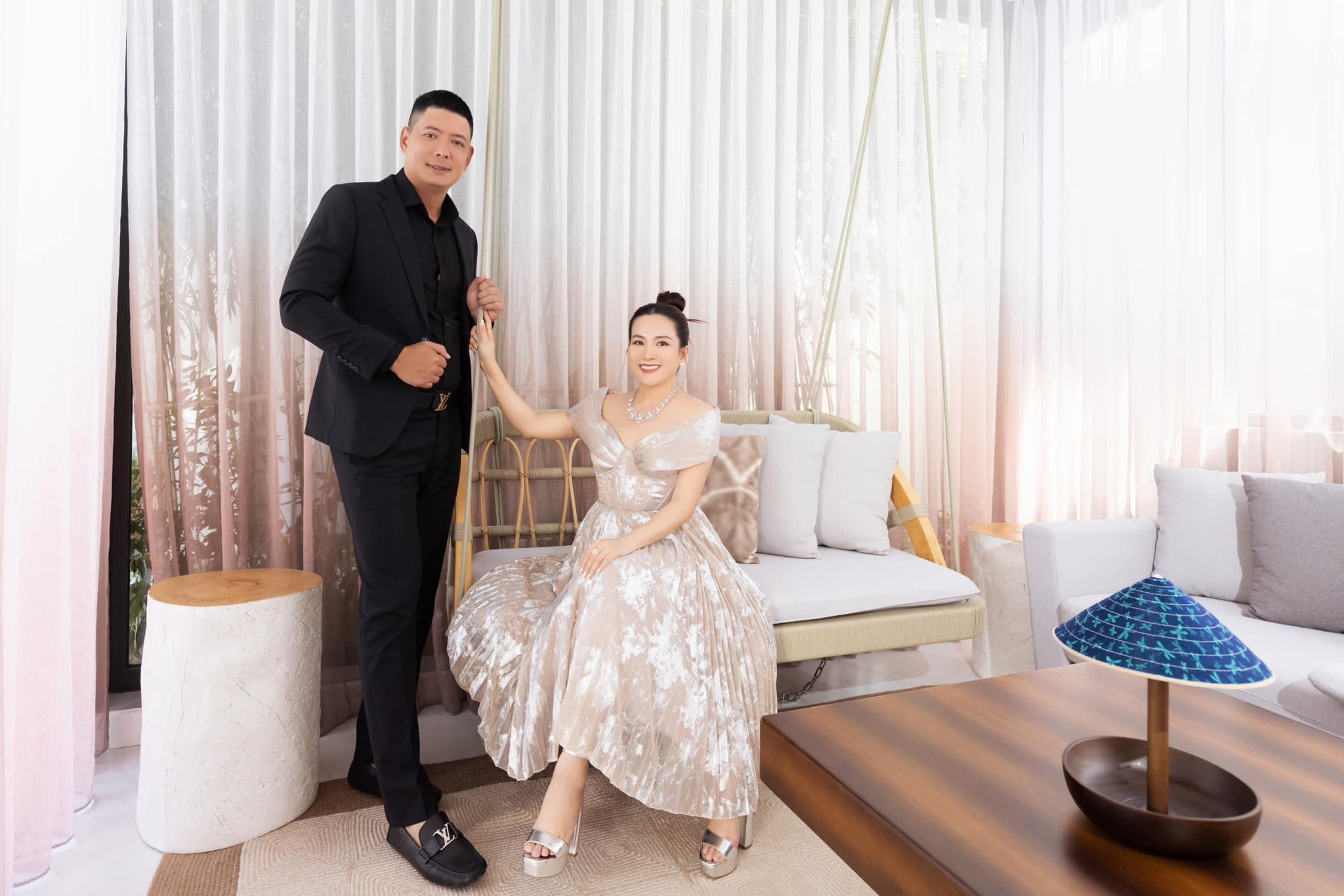 Hôn nhân ngọt ngào 15 năm của MC Bình Minh và vợ doanh nhân Hôn nhân ngọt ngào 15 năm của MC Bình Minh và vợ doanh nhân