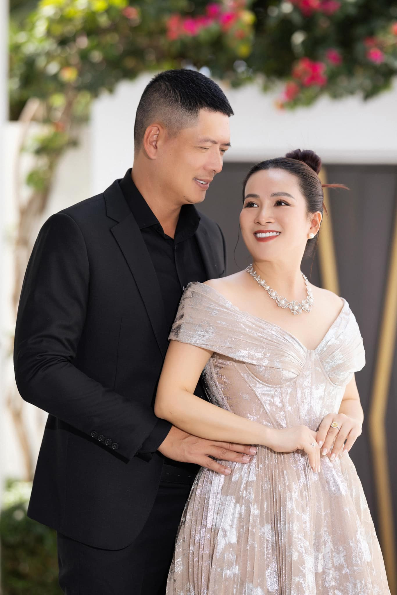 Hôn nhân ngọt ngào 15 năm của MC Bình Minh và vợ doanh nhân Hôn nhân ngọt ngào 15 năm của MC Bình Minh và vợ doanh nhân