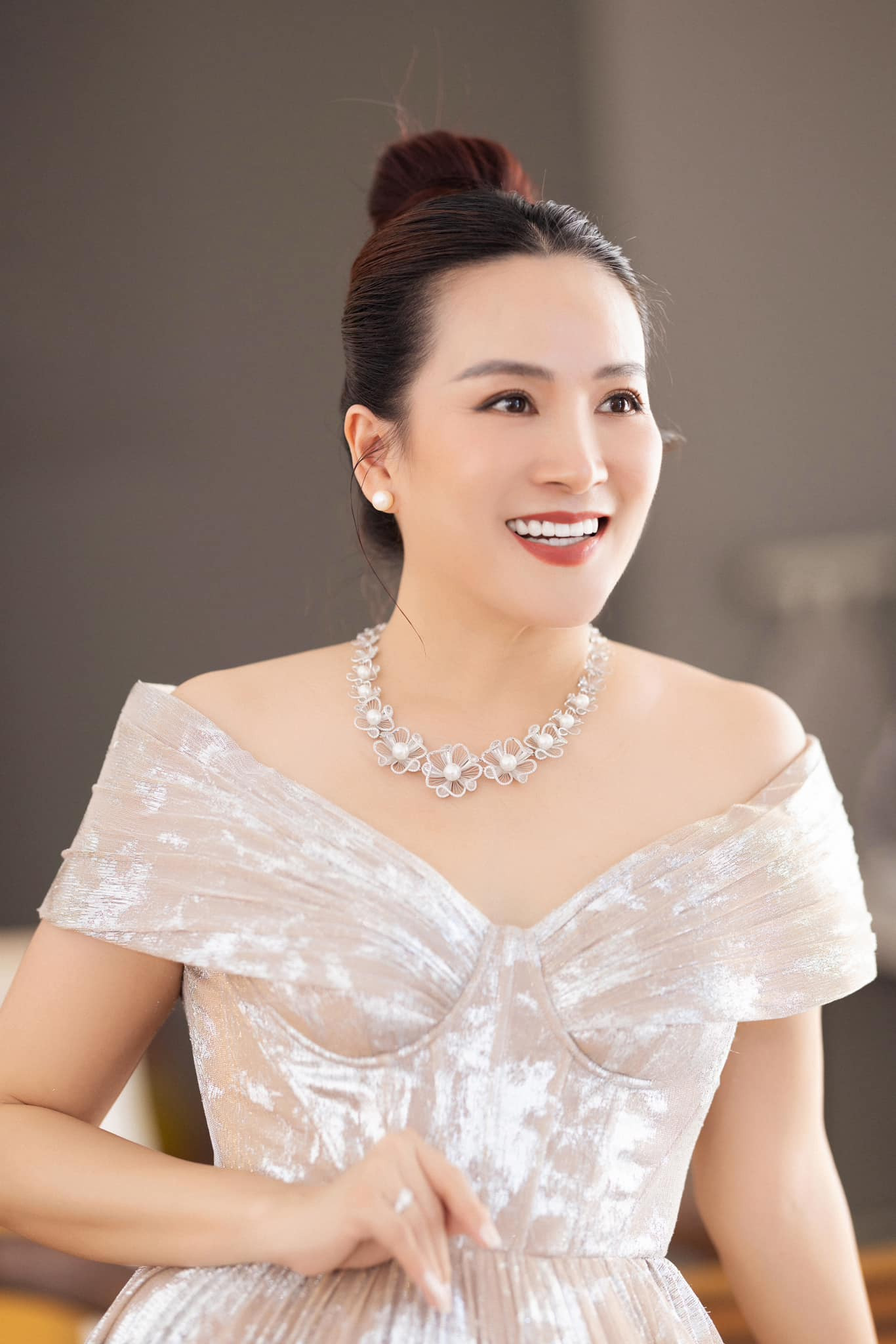 Hôn nhân ngọt ngào 15 năm của MC Bình Minh và vợ doanh nhân Hôn nhân ngọt ngào 15 năm của MC Bình Minh và vợ doanh nhân