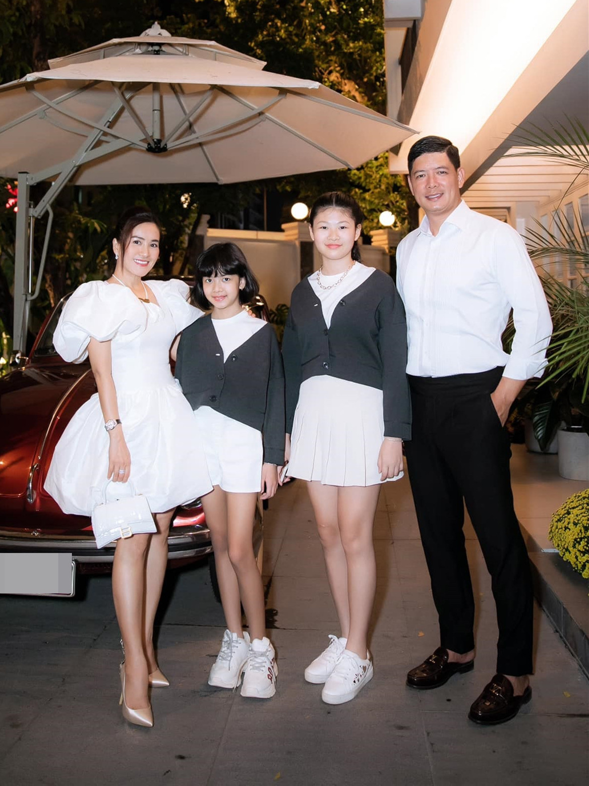 Hôn nhân ngọt ngào 15 năm của MC Bình Minh và vợ doanh nhân Hôn nhân ngọt ngào 15 năm của MC Bình Minh và vợ doanh nhân