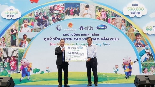Vinamilk & Quỹ sữa vươn cao Việt Nam khởi động hành trình thứ 16 tại Quảng Ninh