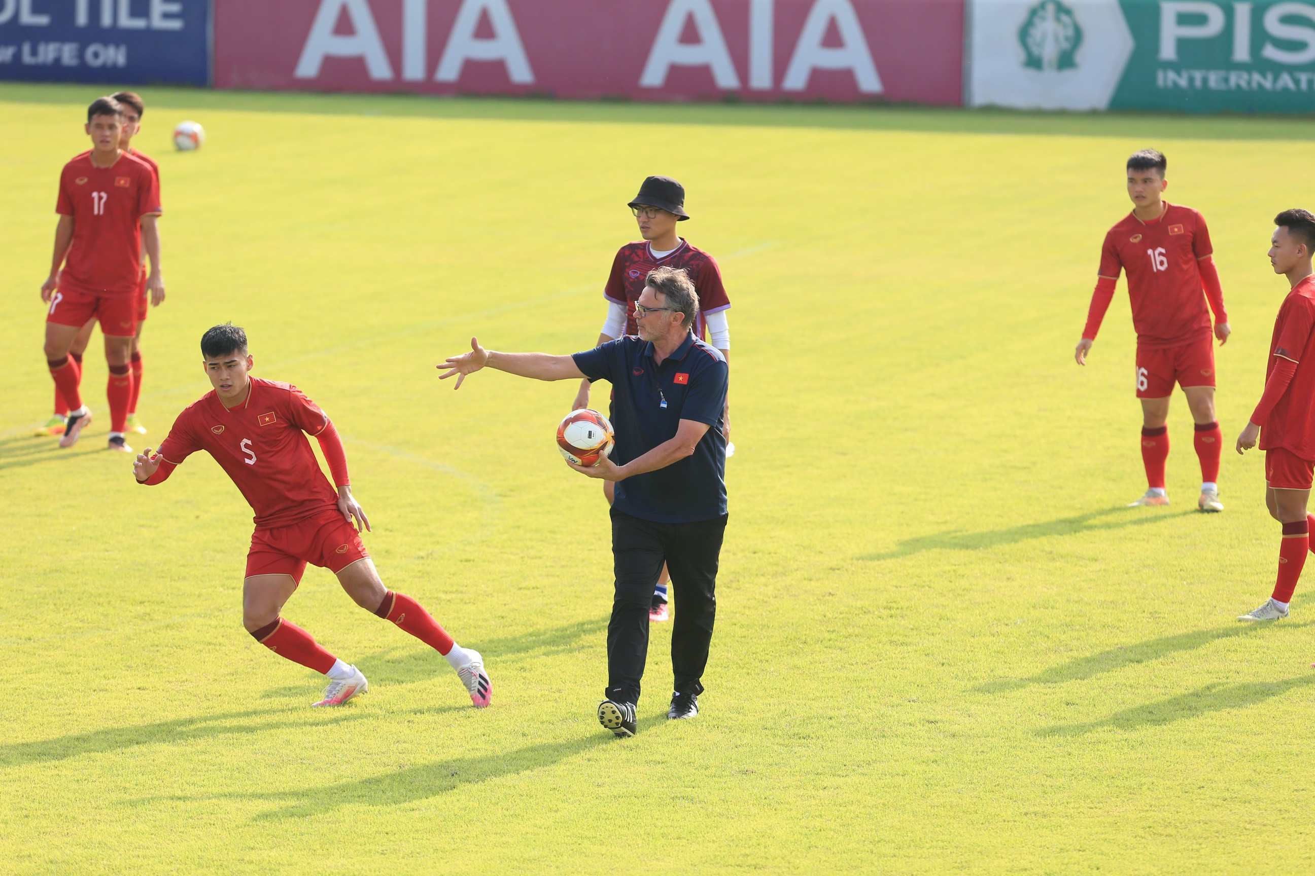 U22 Việt Nam rộn tiếng cười, hứng khởi chờ đấu Lào U22 Việt Nam rộn tiếng cười, hứng khởi chờ đấu Lào