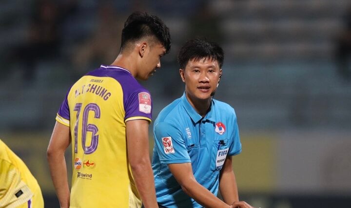 Hà Nội FC chê trọng tài thiếu thuyết phục, gây ức chế cho cầu thủ
