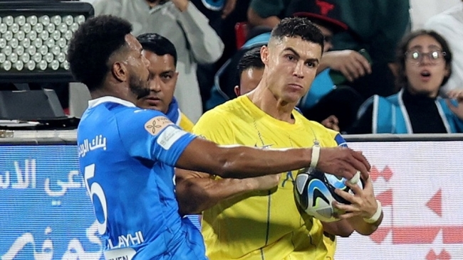 Ronaldo gây tranh cãi