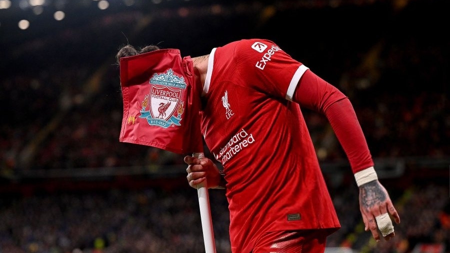 Chiếc mặt nạ của Liverpool bị gỡ bỏ