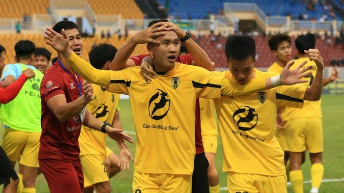 Đội bóng của HLV Park Hang Seo bại trận trong ngày Kon Tum FC lập kỷ lục
