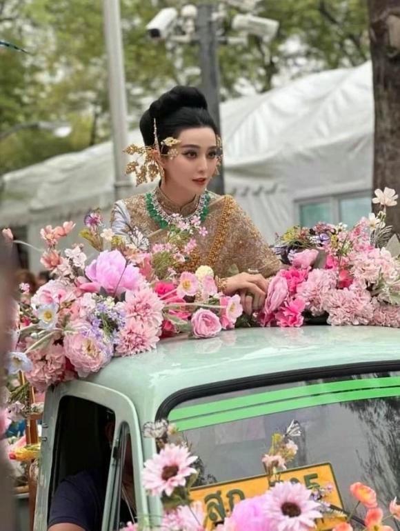 Phạm Băng Băng lộ chiêu bài tại lễ hội té nước truyền thống Thái Lan, sự thật đằng sau là gì?