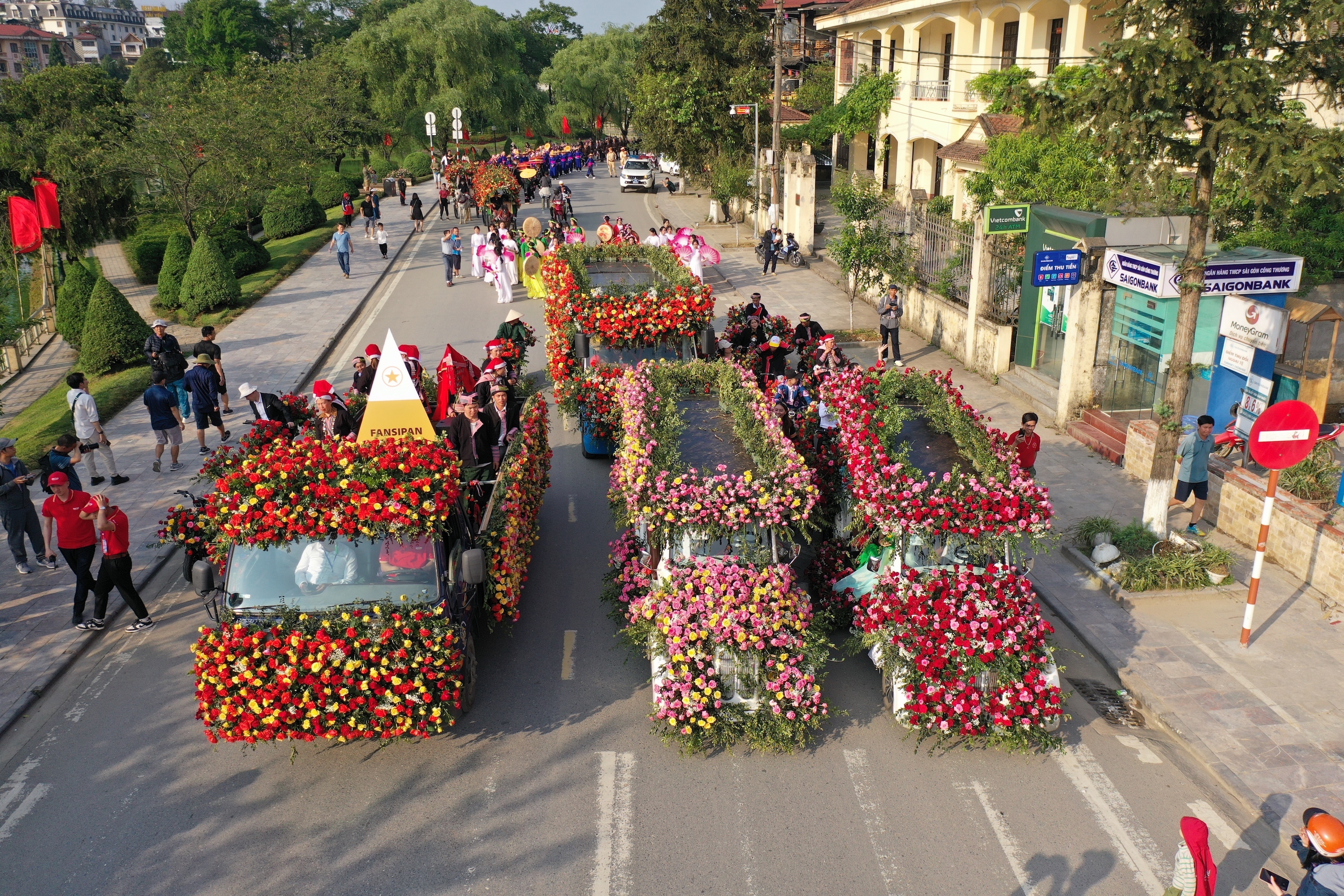 Đến Sa Pa ngắm triệu bông hoa ở Lễ hội Hoa hồng lớn nhất Tây Bắc dịp 30.4