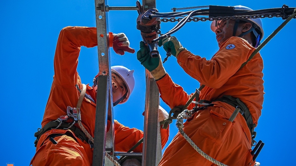 Nắng nóng gay gắt, tiêu thụ điện tăng vọt gần 1 tỷ kWh/ngày