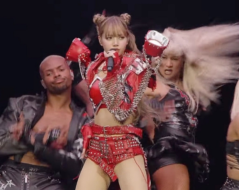 Lisa (BLACKPINK) tạo hình ‘cực cháy’, khuấy động sân khấu 'Coachella 2025'