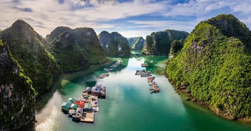 Làng chài Cửa Vạn “viên ngọc ẩn” giữa lòng vịnh Hạ Long