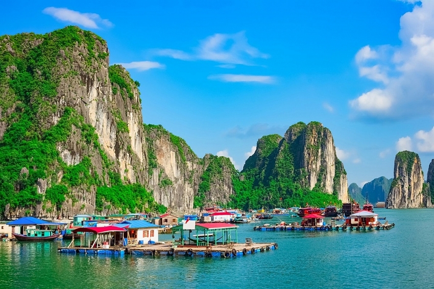 Làng chài Cửa Vạn “viên ngọc ẩn” giữa lòng vịnh Hạ Long
