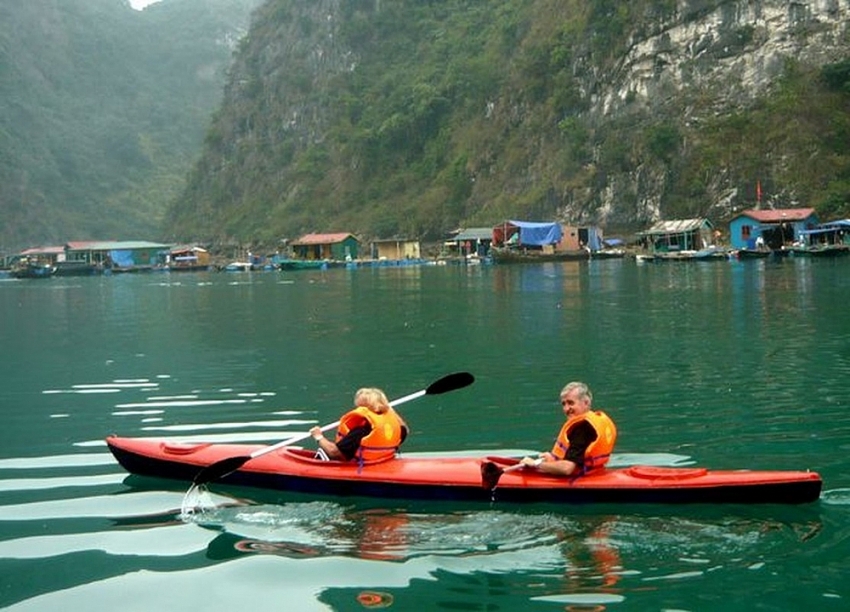 Làng chài Cửa Vạn “viên ngọc ẩn” giữa lòng vịnh Hạ Long
