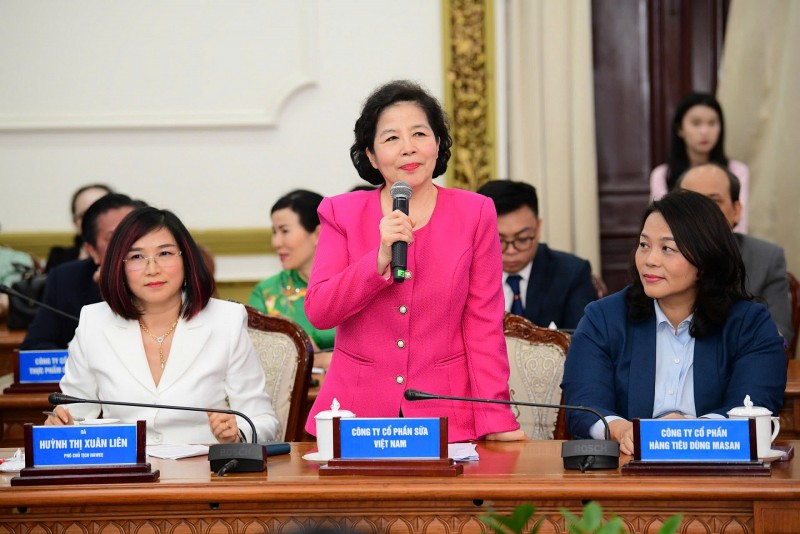Vinamilk được vinh danh là doanh nghiệp tiêu biểu của TP HCM nhân kỷ niệm 50 năm thống nhất đất nước