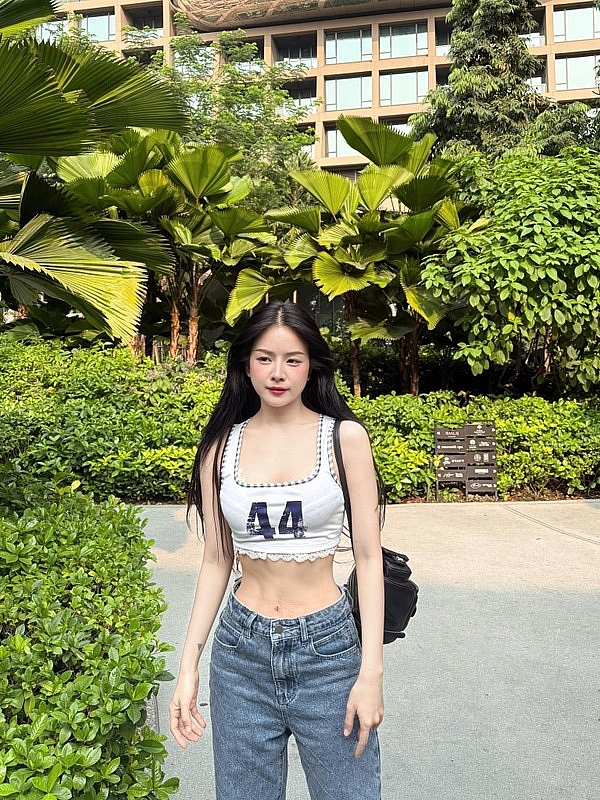 DJ Mie diện áo dài nền nã chào mừng Đại lễ 30/4 DJ Mie diện áo dài nền nã chào mừng Đại lễ 30/4