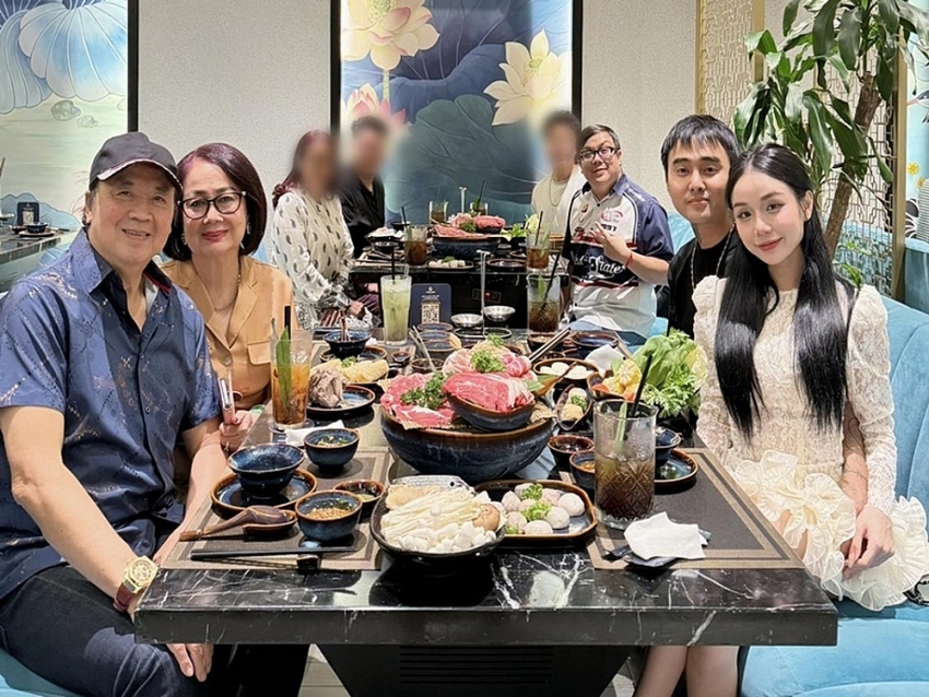Vợ cũ Hoài Lâm tình tứ bên Đạt G ở Đà Lạt