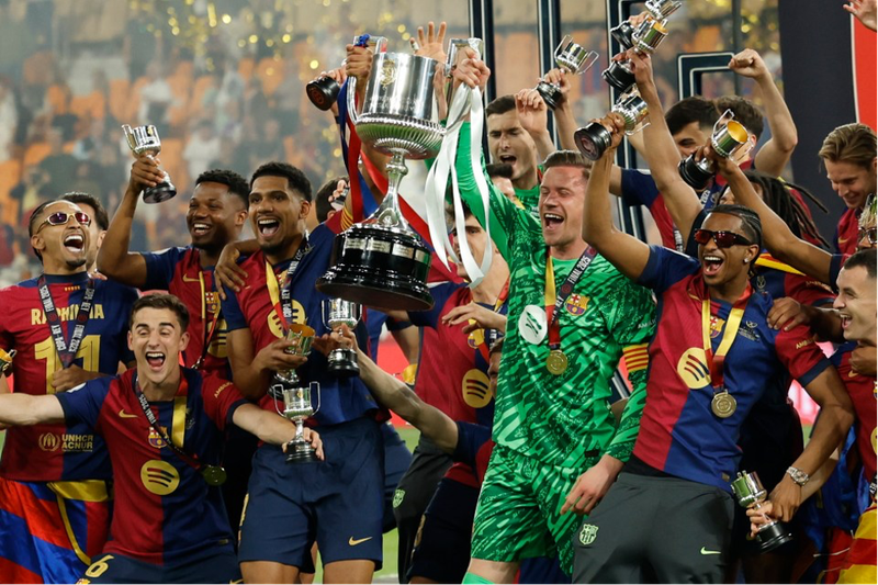Barcelona ăn mừng cuồng nhiệt danh hiệu Cup Nhà vua thứ 32