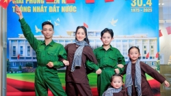 Khánh Thi – Phan Hiển mừng đại lễ 30/4 bằng bộ ảnh đầy cảm xúc