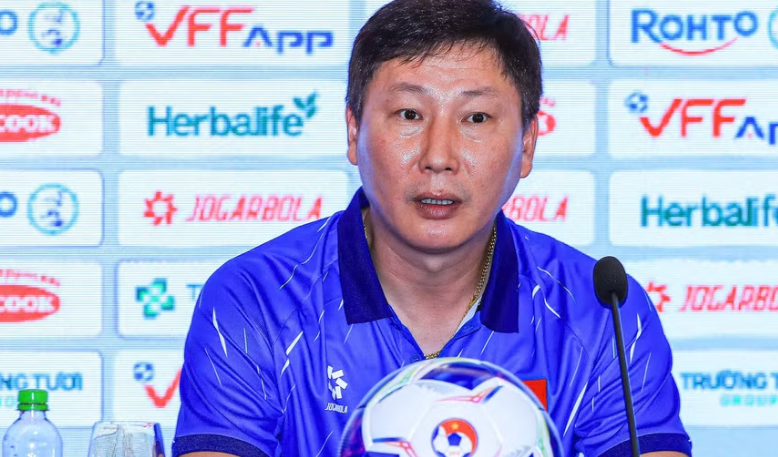 HLV Kim Sang-sik ấn tượng bầu không khí cuồng nhiệt trên sân Thiên Trường HLV Kim Sang-sik ấn tượng bầu không khí cuồng nhiệt trên sân Thiên Trường