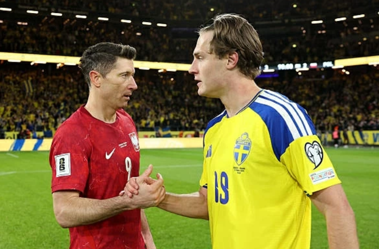 Lỡ World Cup cuối cùng, Lewandowski rơi nước mắt Lỡ World Cup cuối cùng, Lewandowski rơi nước mắt