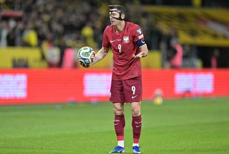 Lỡ World Cup cuối cùng, Lewandowski rơi nước mắt Lỡ World Cup cuối cùng, Lewandowski rơi nước mắt