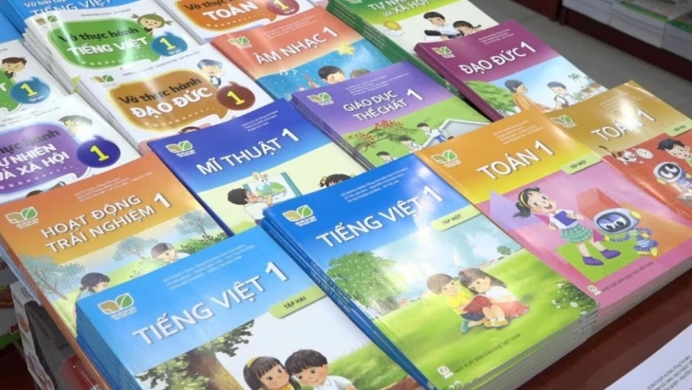 Miễn phí sách giáo khoa trên toàn quốc từ năm học 2029–2030