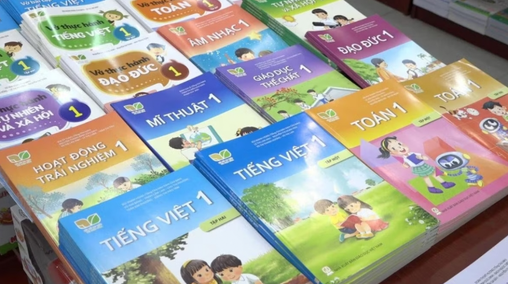 Miễn phí sách giáo khoa trên toàn quốc từ năm học 2029–2030