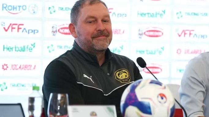 HLV Malaysia nhận tin sốc sau trận thua tuyển Việt Nam