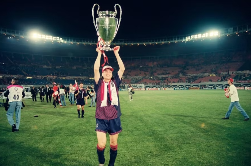 Cựu vô địch Champions League tái xuất sân cỏ ở tuổi 55 Cựu vô địch Champions League tái xuất sân cỏ ở tuổi 55