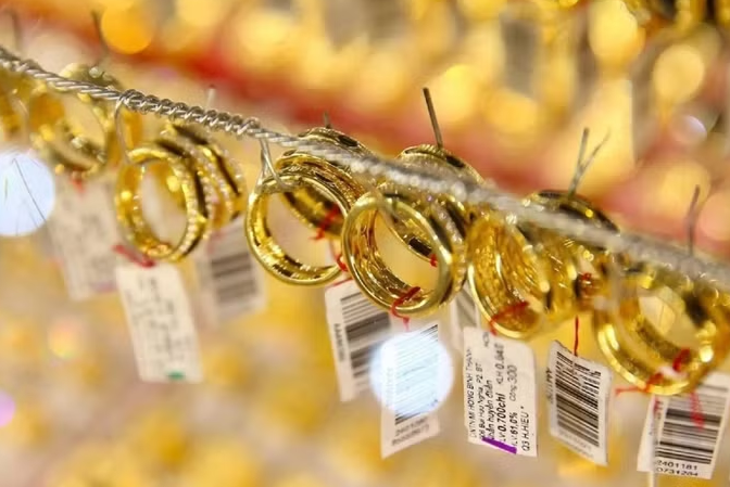 Giá vàng đồng loạt giảm đầu tuần, nhà đầu tư thận trọng trở lại Giá vàng đồng loạt giảm đầu tuần, nhà đầu tư thận trọng trở lại