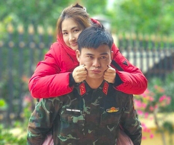 Hòa Minzy công khai gọi Đại úy Văn Cương là ông xã: Sự gắn kết sau thời gian kín tiếng Hòa Minzy công khai gọi Đại úy Văn Cương là ông xã: Sự gắn kết sau thời gian kín tiếng