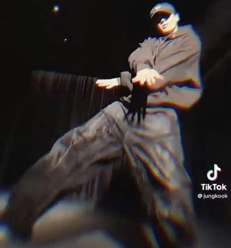 Điệu nhảy hút 32,7 triệu view sau 24h của Jungkook (BTS)