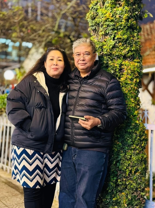 NSND Hồng Vân khoe nhan sắc thời trẻ và cuộc sống viên mãn bên tài tử Lê Tuấn Anh