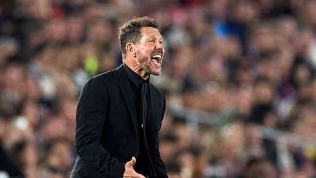 Lập kỳ tích, HLV Diego Simeone lặp lại hành động khác người