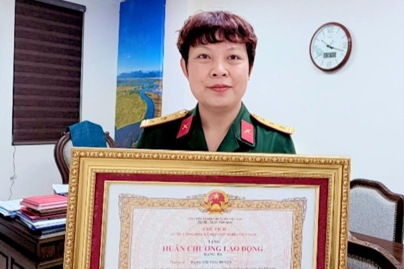 NSND Trung Hiếu, Xuân Bắc và đạo diễn phim 714 tỷ nhận Huân chương Lao động