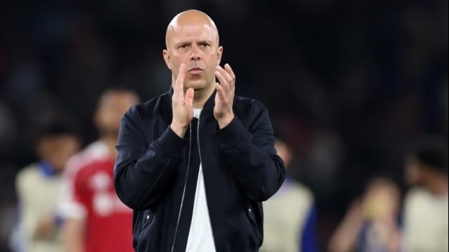 Vòng 32 Ngoại hạng Anh: Arne Slot đối mặt áp lực lớn, Man Utd khủng hoảng hàng thủ