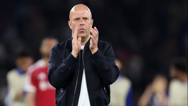 Vòng 32 Ngoại hạng Anh: Arne Slot đối mặt áp lực lớn, Man Utd khủng hoảng hàng thủ