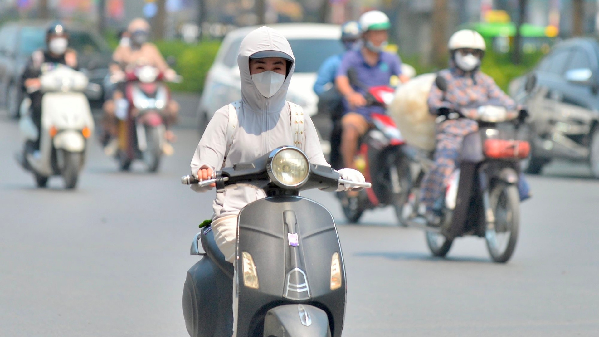 Dự báo thời tiết đêm nay và ngày mai 12/4: Hà Nội và các khu vực trên cả nước