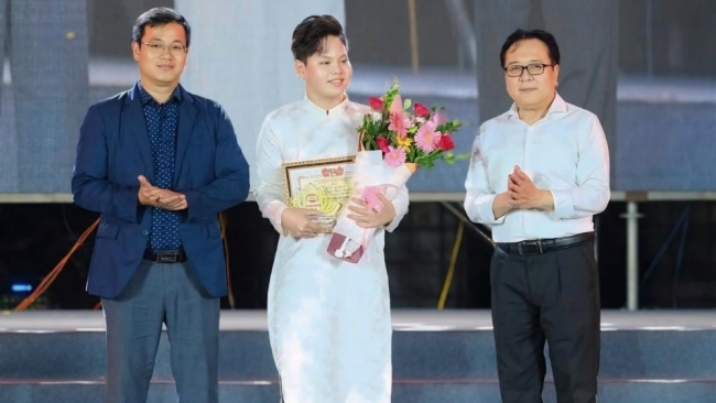 Phùng Hiếu Nghĩa tỏa sáng với loạt giải thưởng ấn tượng tại Búp Sen Vàng