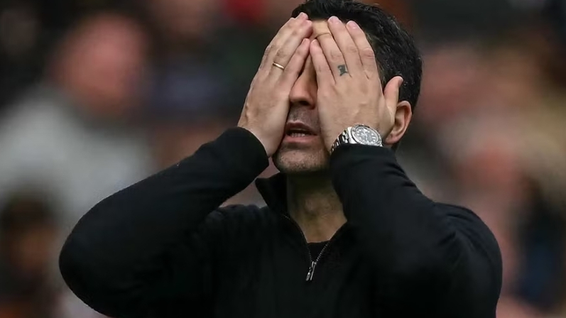 Ghế HLV Arsenal lung lay dữ dội