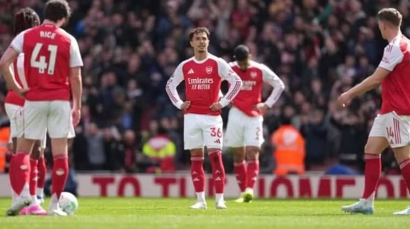 Ghế HLV Arsenal lung lay dữ dội Ghế HLV Arsenal lung lay dữ dội