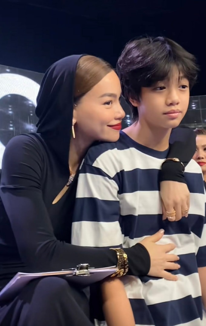 Subeo công khai xuất hiện cùng bạn gái tại sự kiện của Hồ Ngọc Hà Subeo công khai xuất hiện cùng bạn gái tại sự kiện của Hồ Ngọc Hà