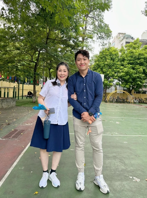 Khôi Nguyên: Con trai NSND Hồng Vân về nước làm Phó Giám đốc sau 10 năm tu nghiệp tại Mỹ Khôi Nguyên: Con trai NSND Hồng Vân về nước làm Phó Giám đốc sau 10 năm tu nghiệp tại Mỹ