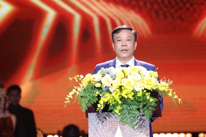 Giải thưởng Cống hiến 2026: Soobin Hoàng Sơn lập hat-trick và... Giải thưởng Cống hiến 2026: Soobin Hoàng Sơn lập hat-trick và...