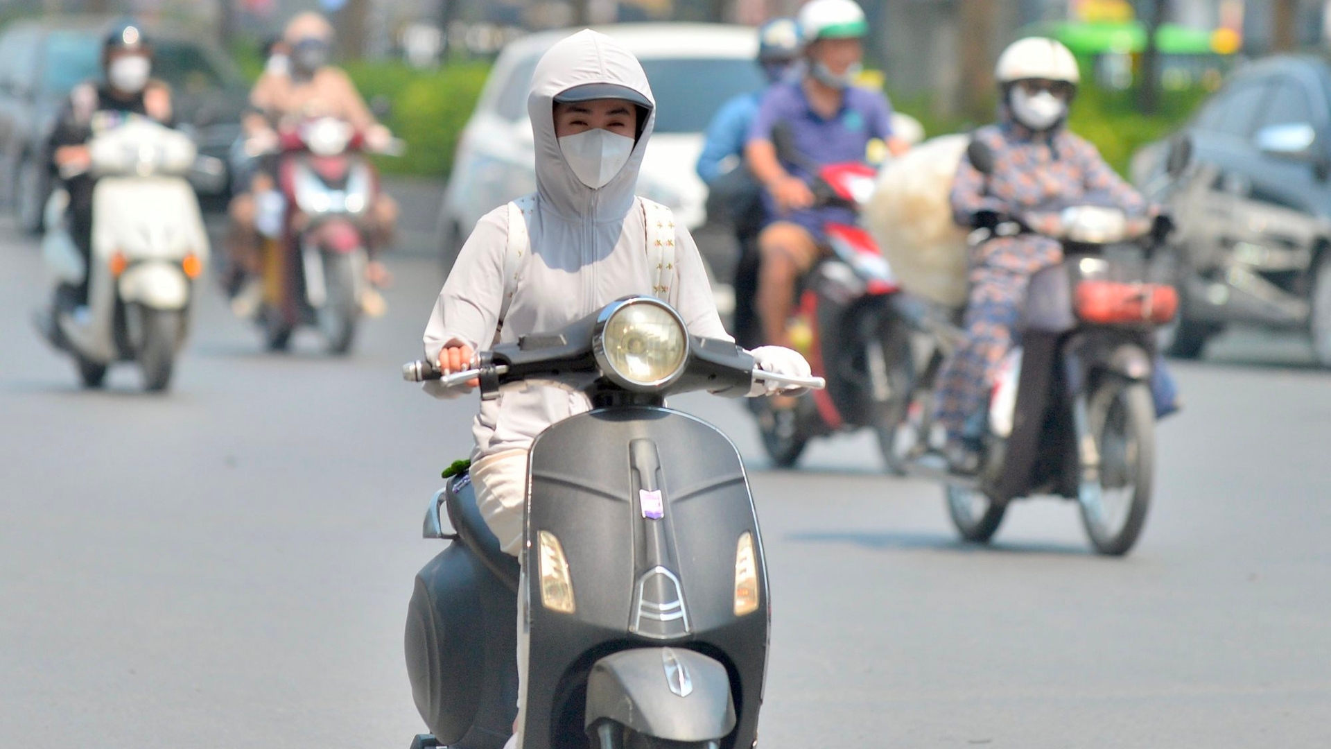 Dự báo thời tiết đêm nay và ngày mai 17/4: Hà Nội và các khu vực trên cả nước