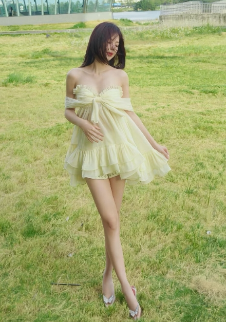 Liz Kim Cương gây chú ý với thời trang quyến rũ