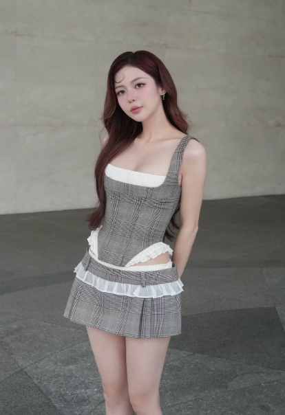 Liz Kim Cương gây chú ý với thời trang quyến rũ