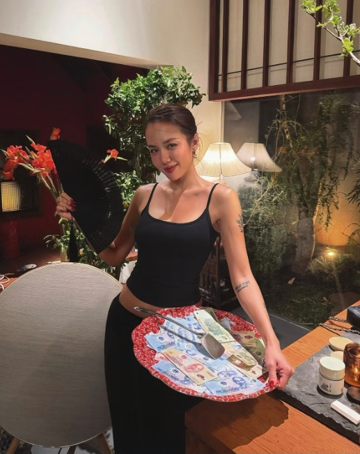 Phương Ly 'lột xác' với làn da nâu, phong cách quyến rũ