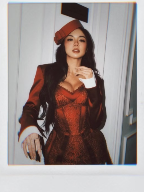 Phương Ly 'lột xác' với làn da nâu, phong cách quyến rũ