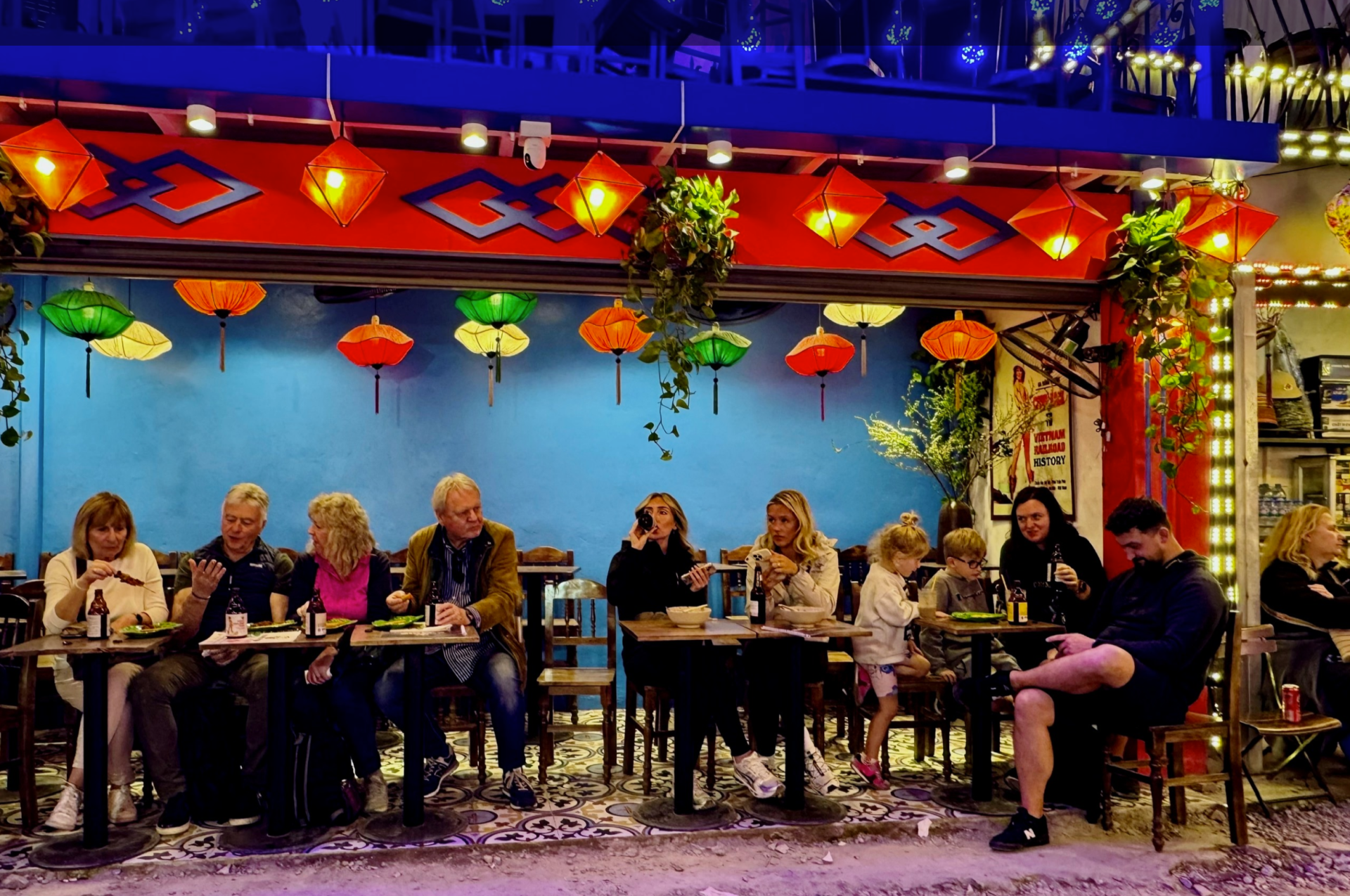 Hà Nội lọt top 10 thành phố rực rỡ sắc màu nhất thế giới